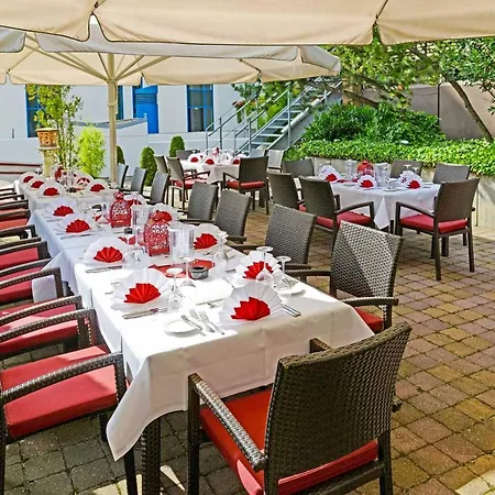 Plaza Kongresshotel Europe 4*