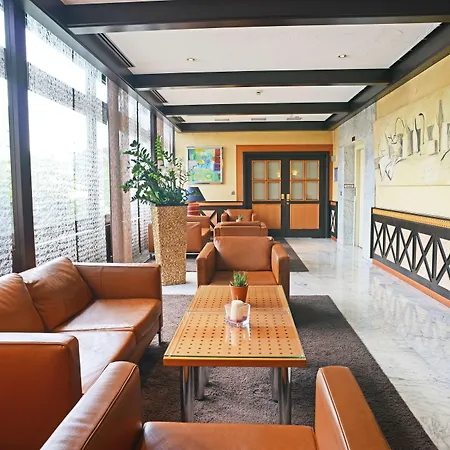 Plaza Kongresshotel Europe Otel 4*