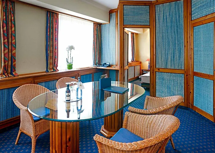 ホテル Plaza Kongresshotel Europe 4*