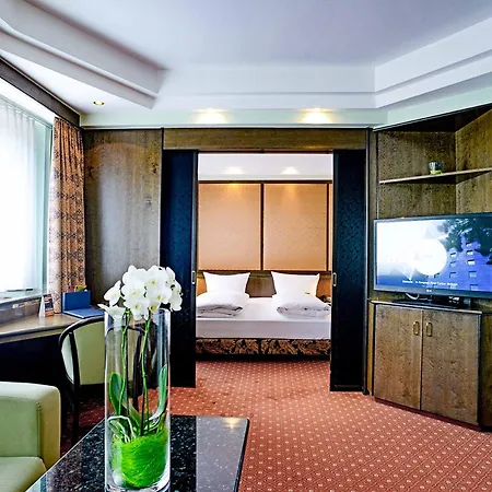 Plaza Kongresshotel Europe 4*