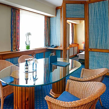 Отель Plaza Kongresshotel Europe 4*